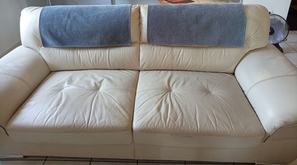 CANAPE SIMILI CUIR BEIGE
Meubles