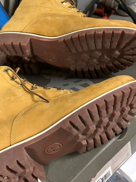 Chaussures 44 Tiberlande 150 L'Ha�-les-Roses (94)