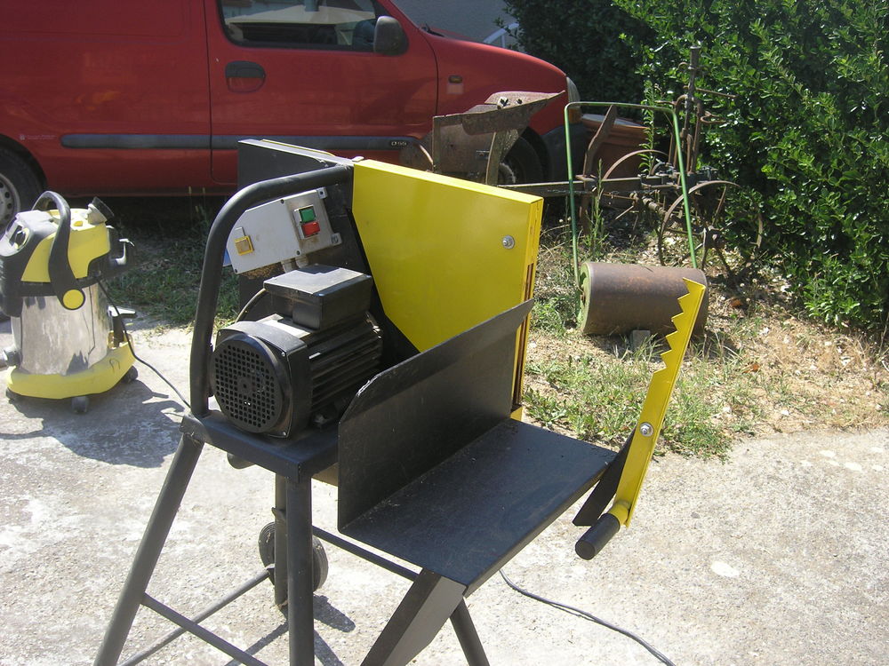 Scie &agrave; buches Bricolage