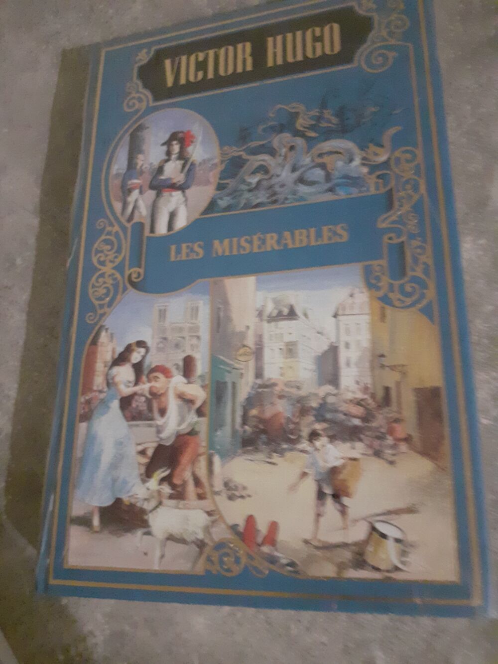 LIVRE NEUF LES MISERABLES Livres et BD