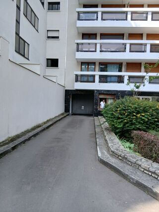 Parking / Garage � louer 12 m� Paris