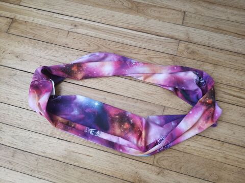 F (41) - 14 ans - Tee-shirt Violetta  Disney  + Echarpe 0 Paris 13 (75)