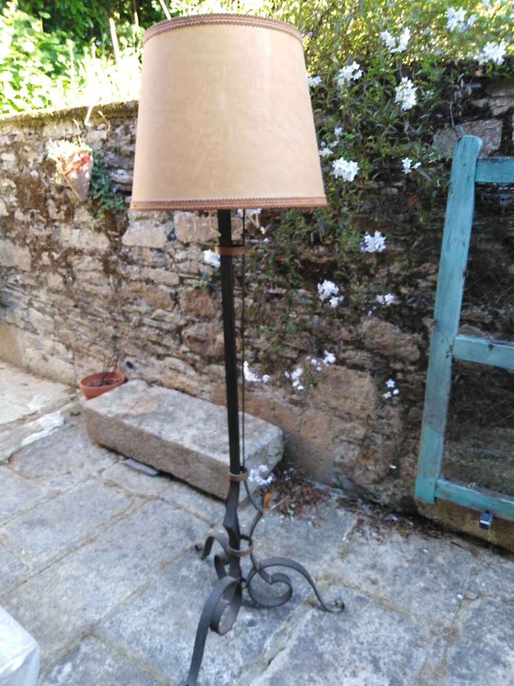 Lampe en fer forg&eacute; Décoration