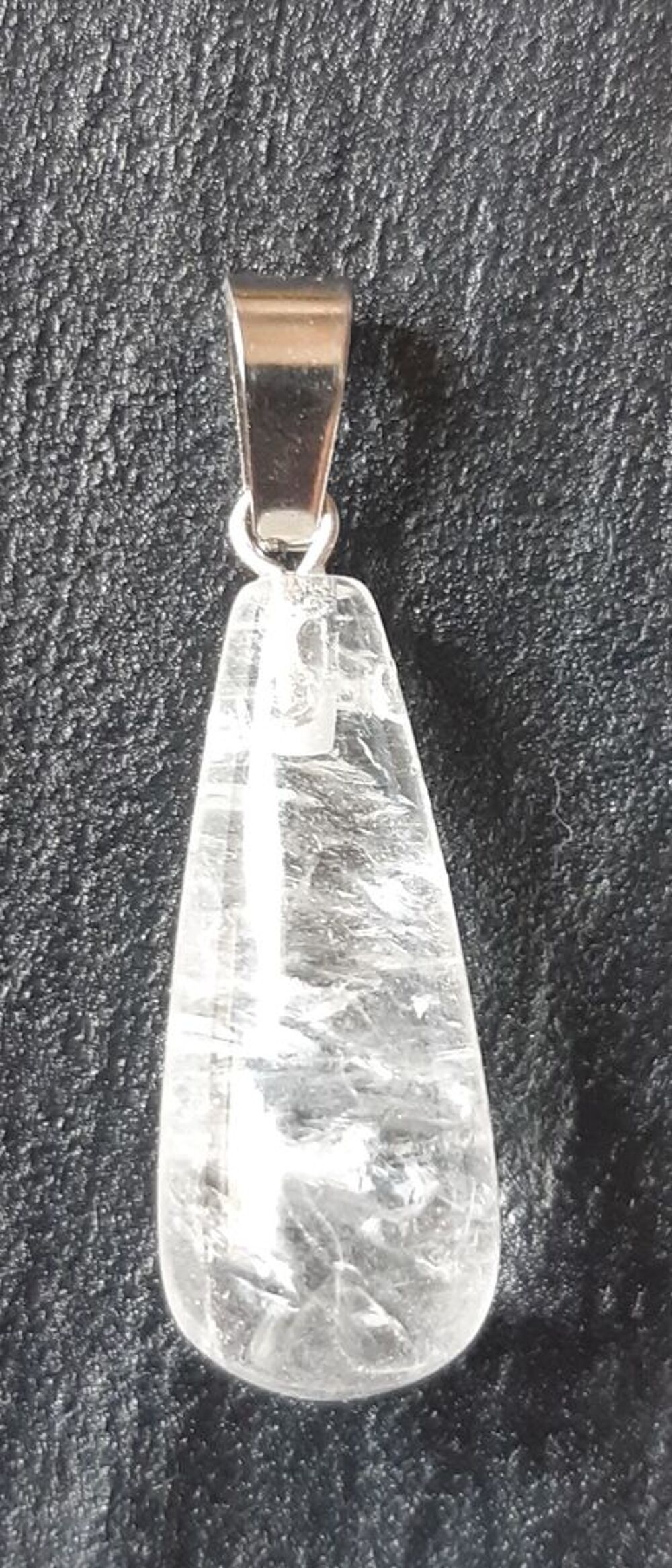 pendentif cristal de roche sur b&eacute;li&egrave;re acier Bijoux et montres