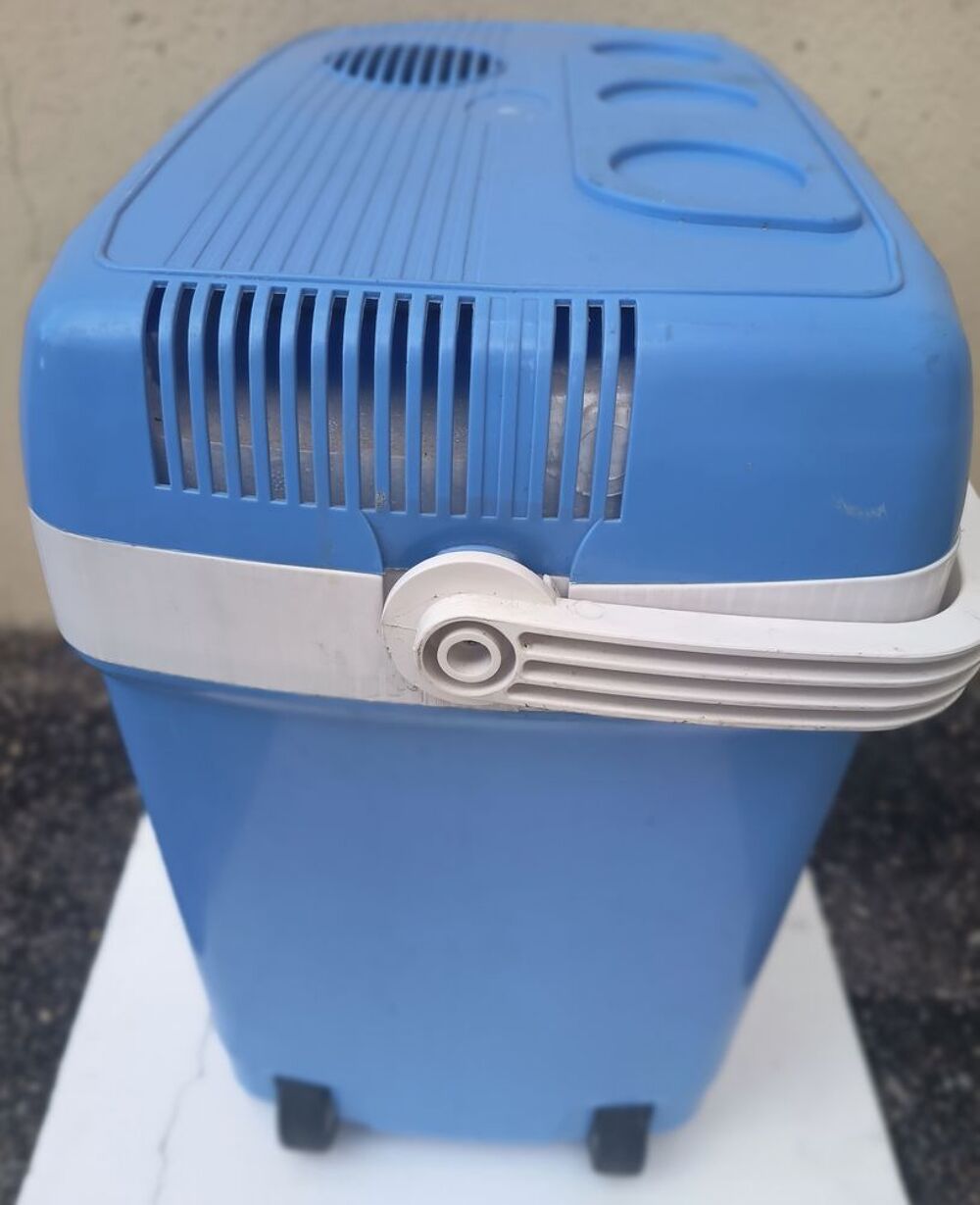 glacierea roulettes de voiture 12 volts Electrom�nager