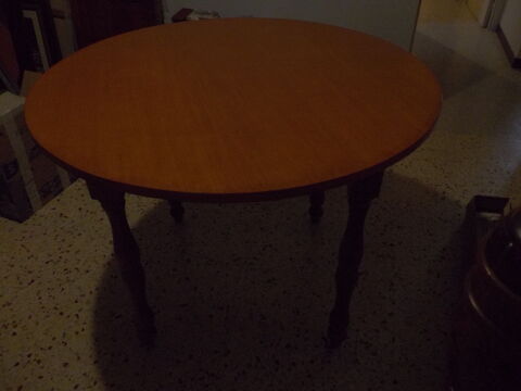 Table ronde merisier. 50 Chteau-Arnoux-Saint-Auban (04)