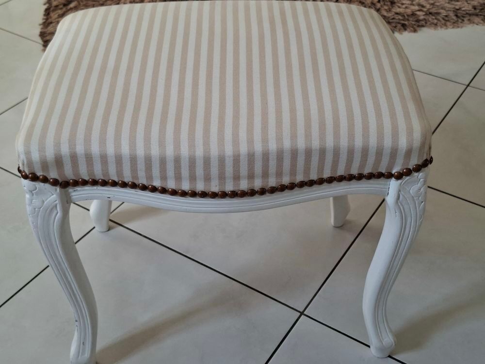 Pouf repose pied beige blanc Meubles