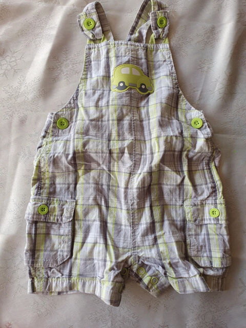 Salopette - grise et verte- 12 mois
3 Aubvillers (80)