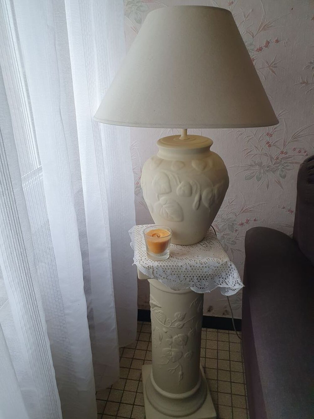 Lampe et colonne Dcoration