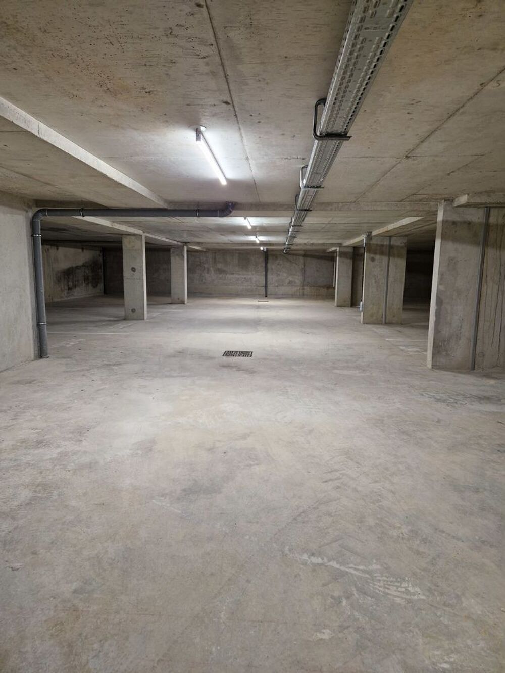 Location Parking/Garage parking Saint-genis-pouilly