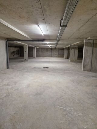  Parking / Garage à louer 14 m² Saint-genis-pouilly