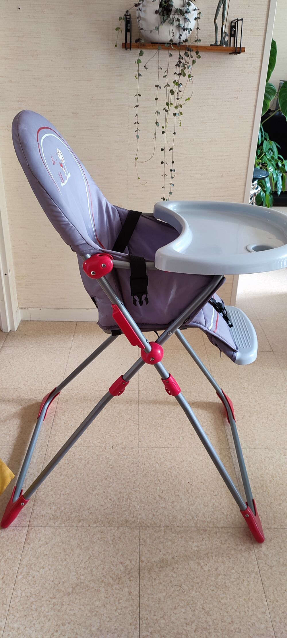 Table haute pour b&eacute;b&eacute; Mobilier enfants