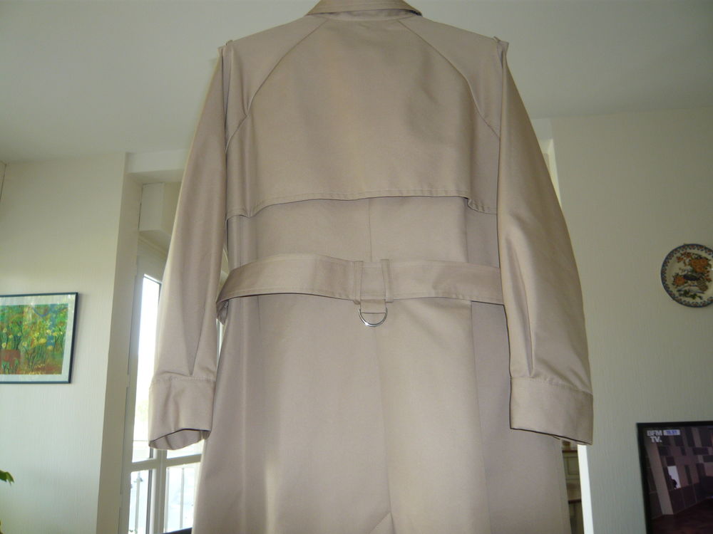 Trench coat NEUF, t.44, marque "Caroll" Vêtements