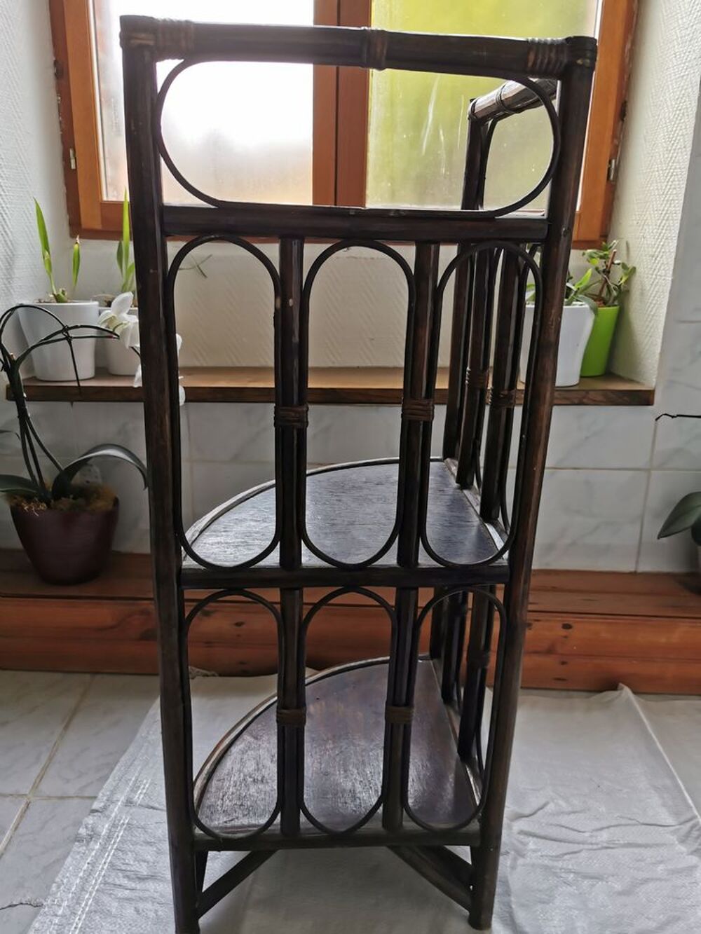 2 &eacute;tag&egrave;res d'angle en rotin Meubles