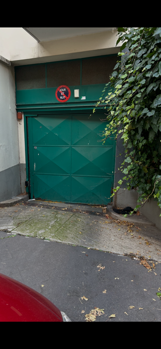  Parking / Garage � vendre 8 m� Paris