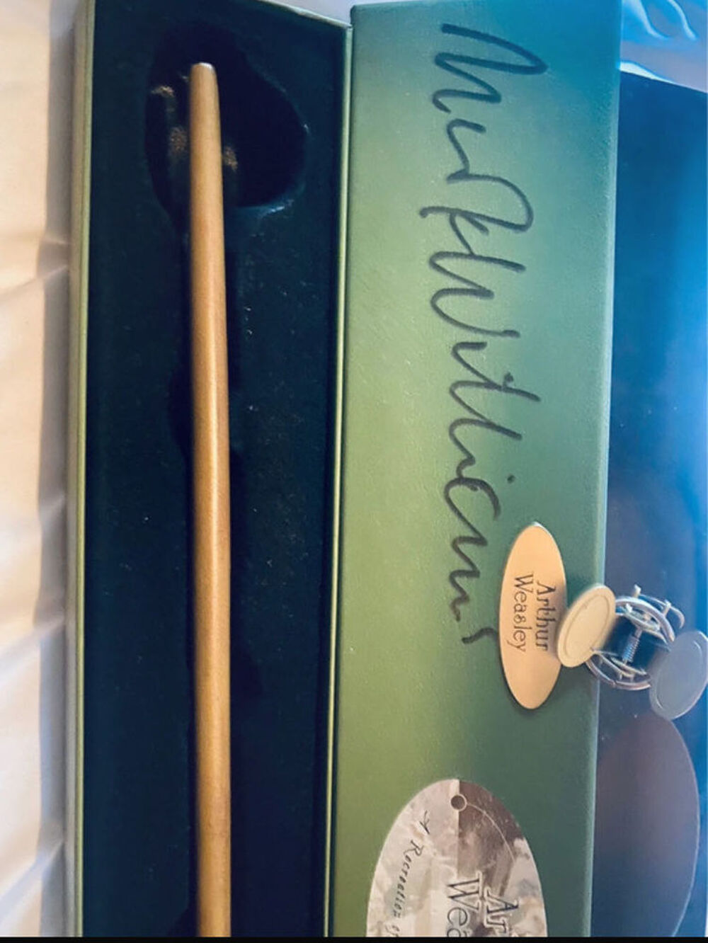R&eacute;plique baguette d'Arthur Weasley d&eacute;dicac&eacute;e 
