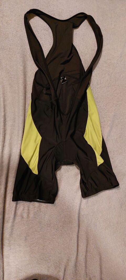 short cycliste----10 euro la pièce 5 Cessy (01)