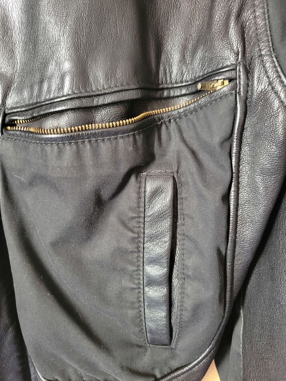 Blouson 2 mati&egrave;res cuir et dos tergal, Vêtements