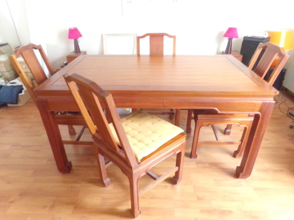TABLE A DINER Meubles