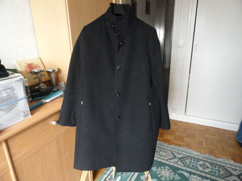 Manteau Noir en lainage- 
Le Mans (72)