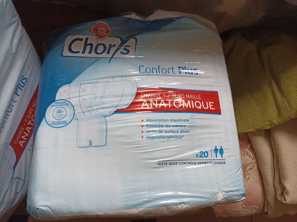 Diverses protections urinaire pour adultes Puériculture