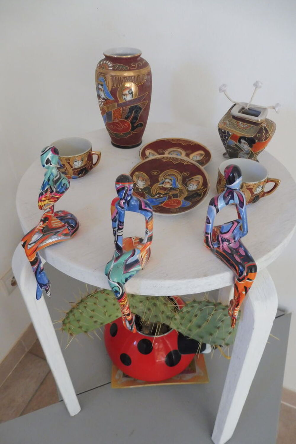 Table et 6chaises uniques Meubles