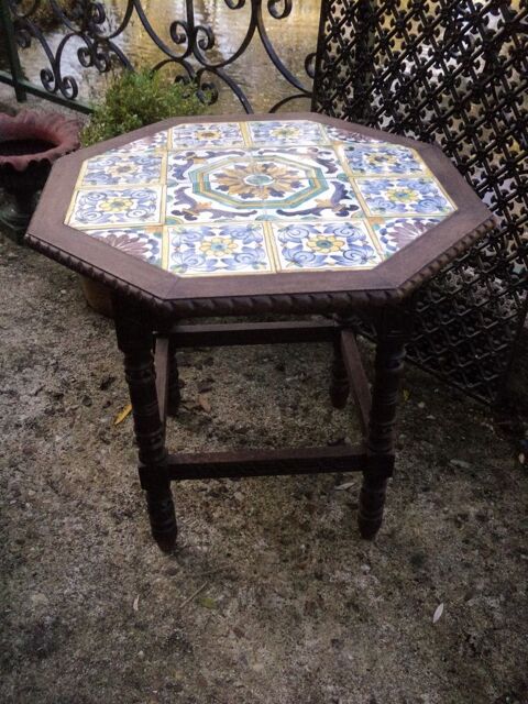 
Table Bois Céramique Hispano Mauresque XIXeme. 
350 Loches (37)
