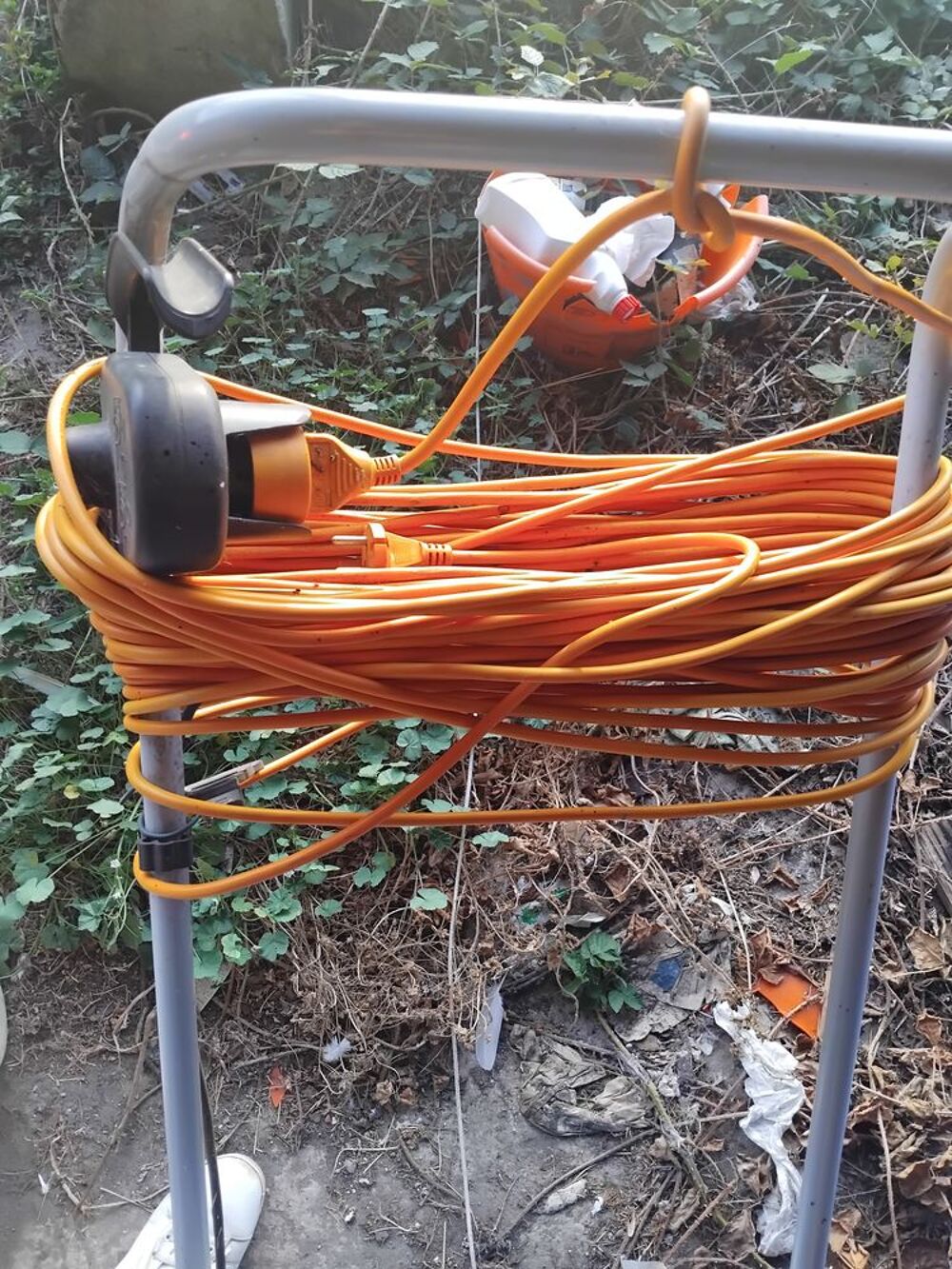 Tondeuse &eacute;lectrique avec 25 mettres de rallonges Jardin