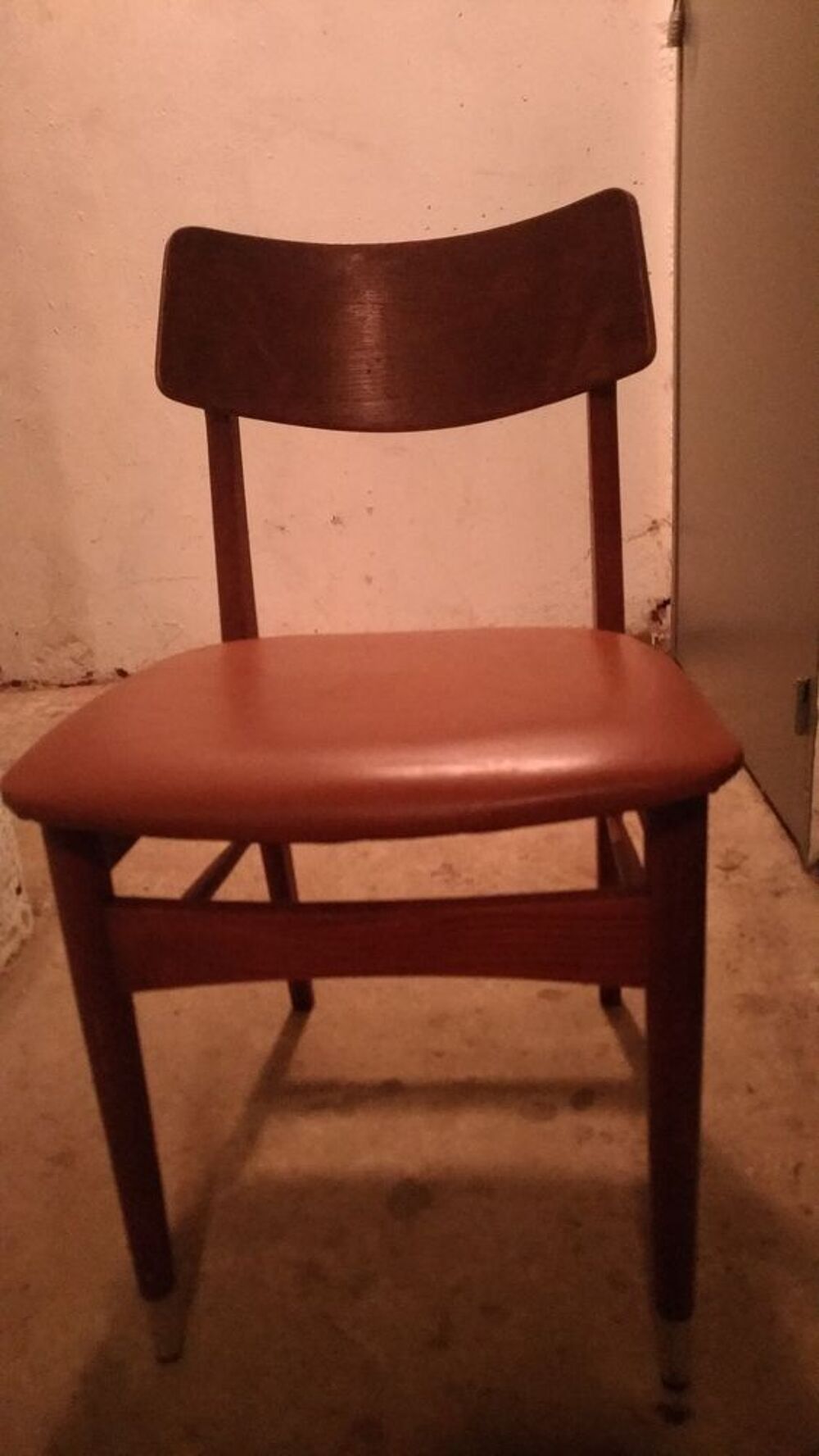 6 chaises confortable et tr&egrave;s solide Meubles