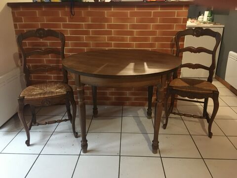 Table ronde avec 2 chaises 40 L'Aigle (61)