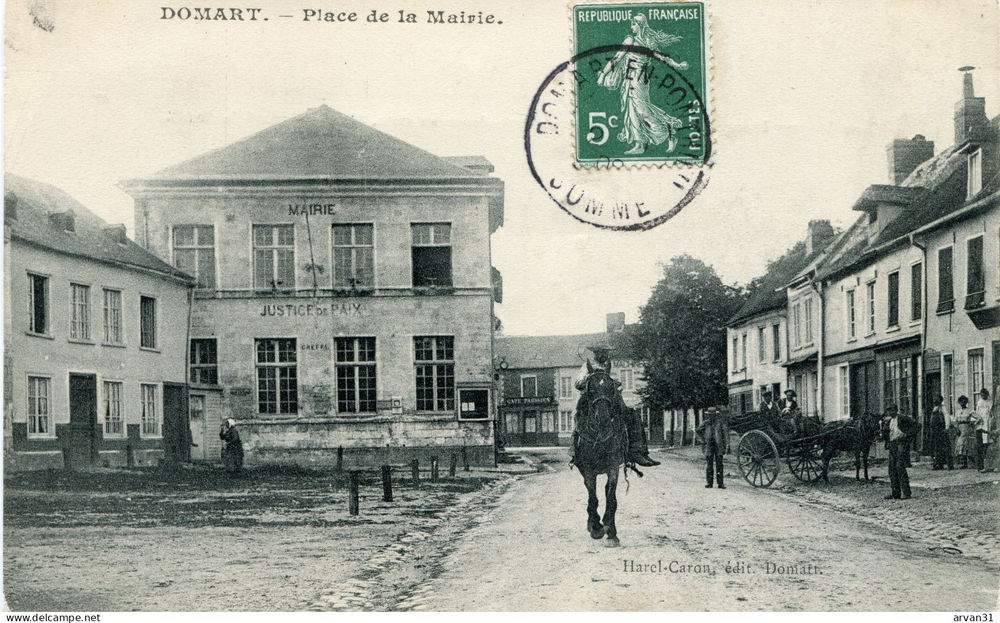 Cpa du 80 DOMART en PONTHIEU -Place de la Mairie. 