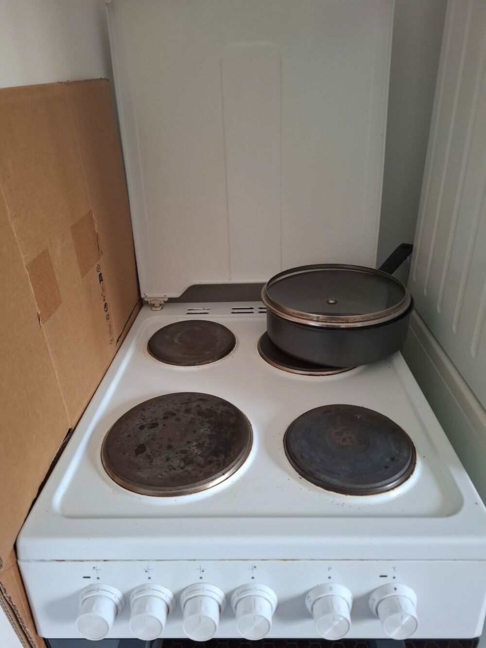 Cuisini&egrave;re &eacute;lectrique 4 plaques blanche Electroménager