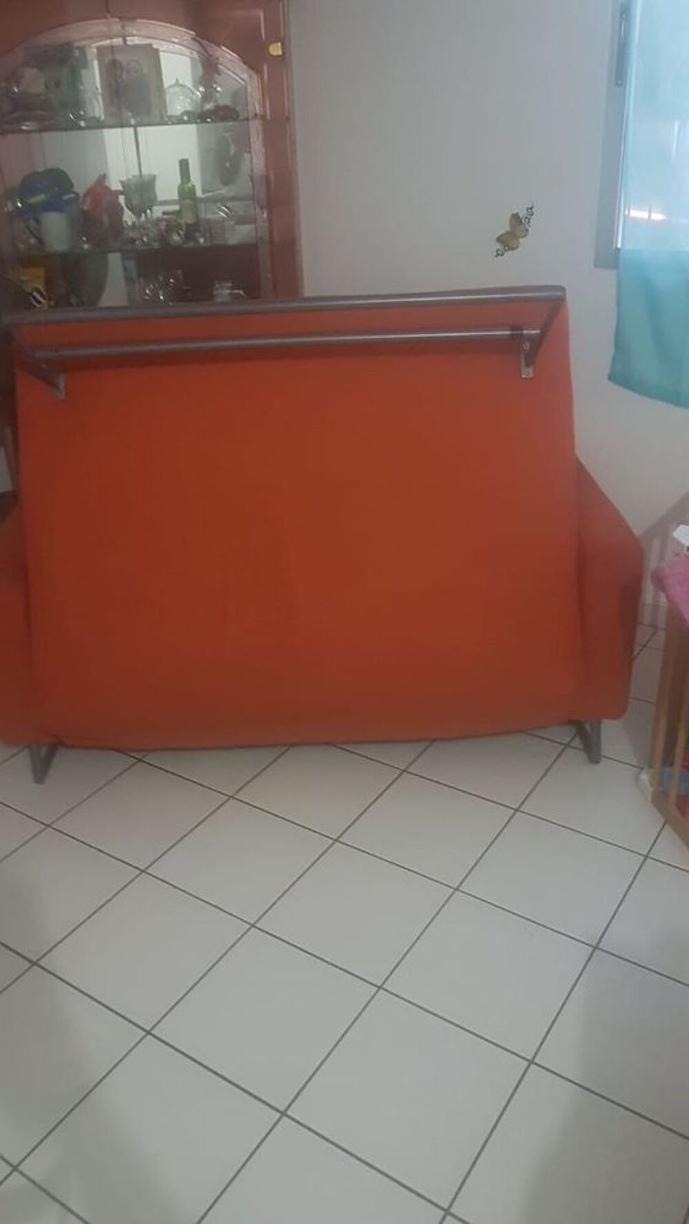 A vendre canap&eacute;-lit urgemment 250euros &agrave; d&eacute;battre Meubles