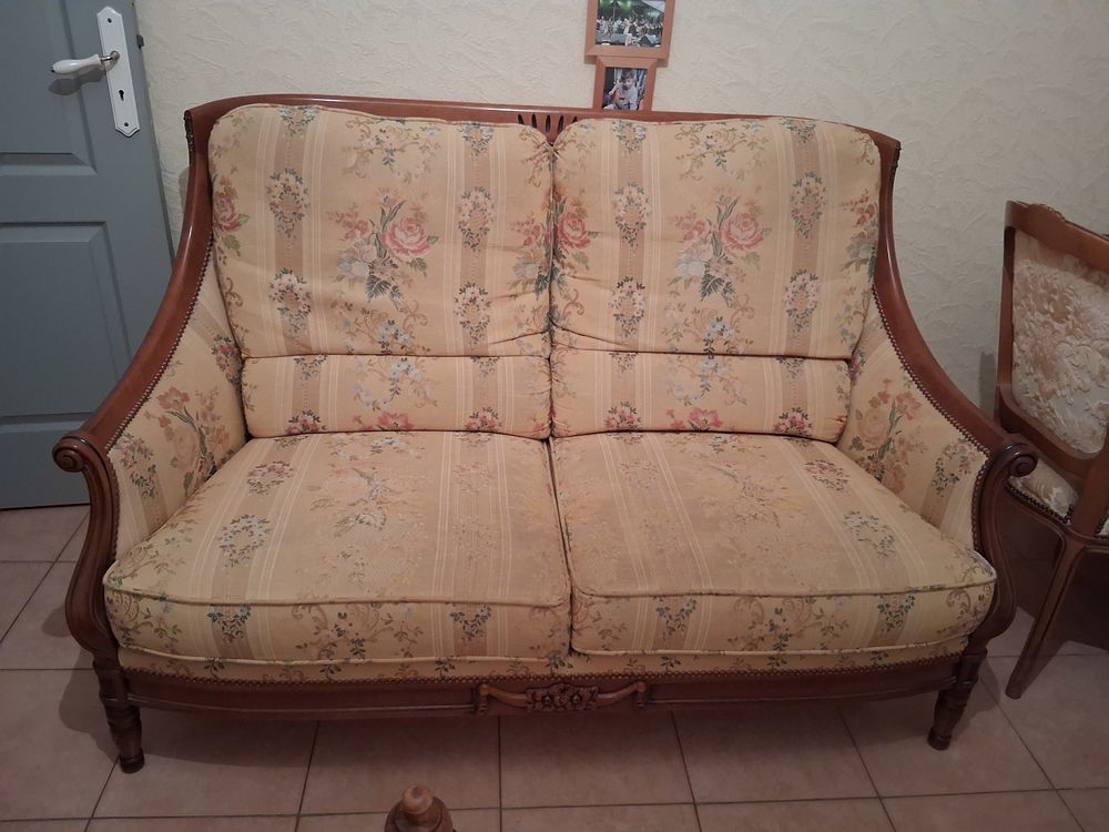 Canap&eacute; et 2 fauteuils de qualit&eacute; ( prix d achat 4200 euros) Meubles