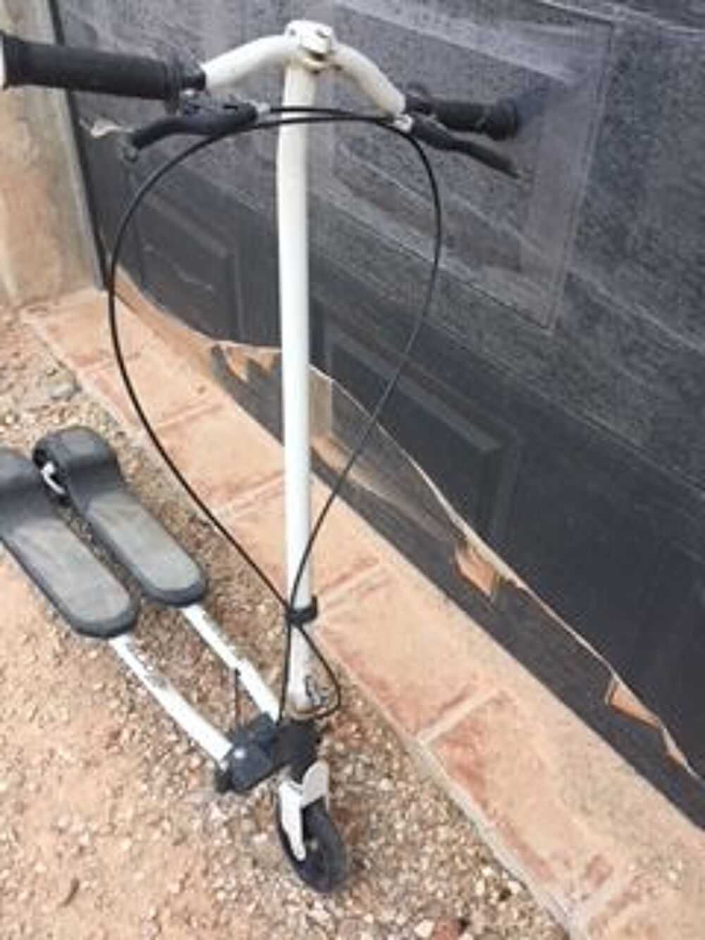 TROTTINETTE 3 ROUES BON ETAT Jeux / jouets