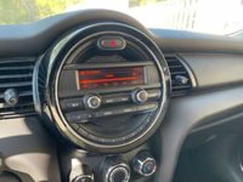 One Hatch 3 Portes 102 ch BVA6 2016 occasion 13260 Cassis