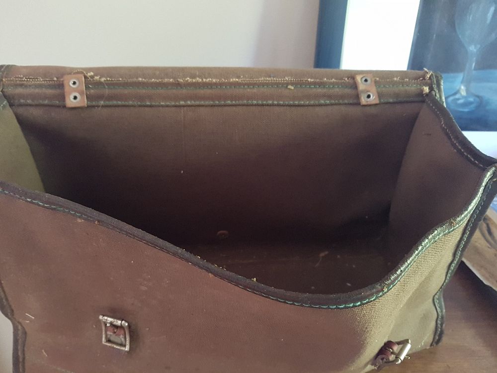 Cartable en toile marron, vintage, en l'&eacute;tat
Maroquinerie
