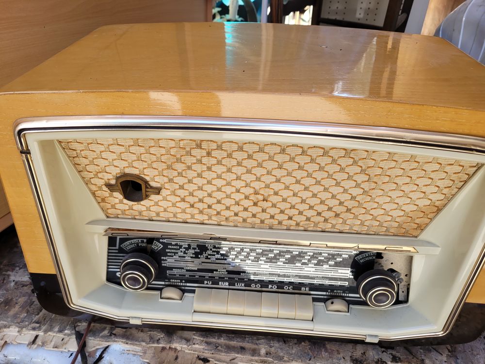 RADIO Vintage. 
Meubles