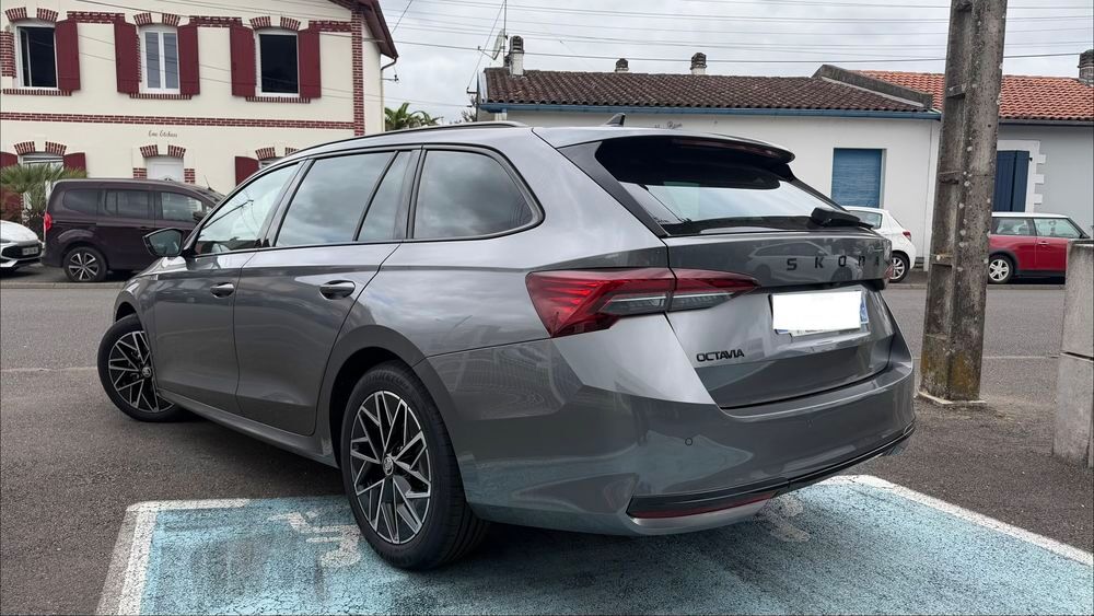 Superb Octavia Combi Sportline 2024 occasion 40100 Dax
