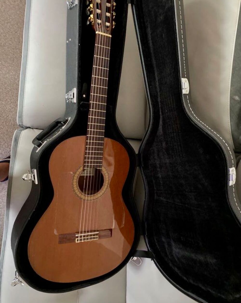 Guitara flamenca de 1983 de la grande marque Cuenca Instruments de musique
