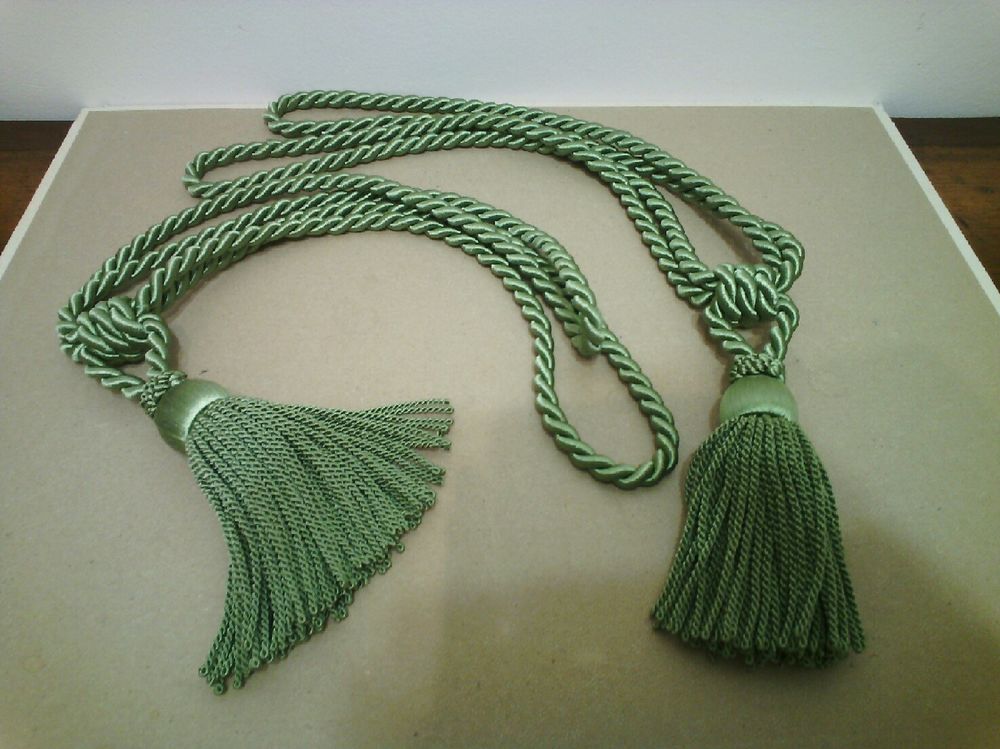 Paire d'embrasses avec pompons en passementerie Décoration