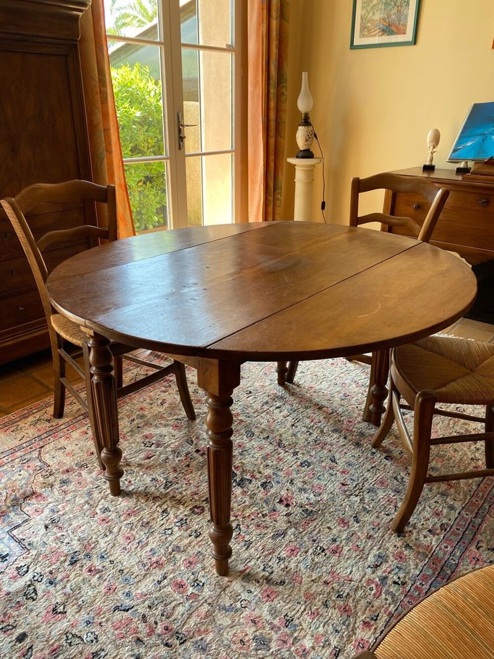 table de salle a manger et cinq chaises Meubles