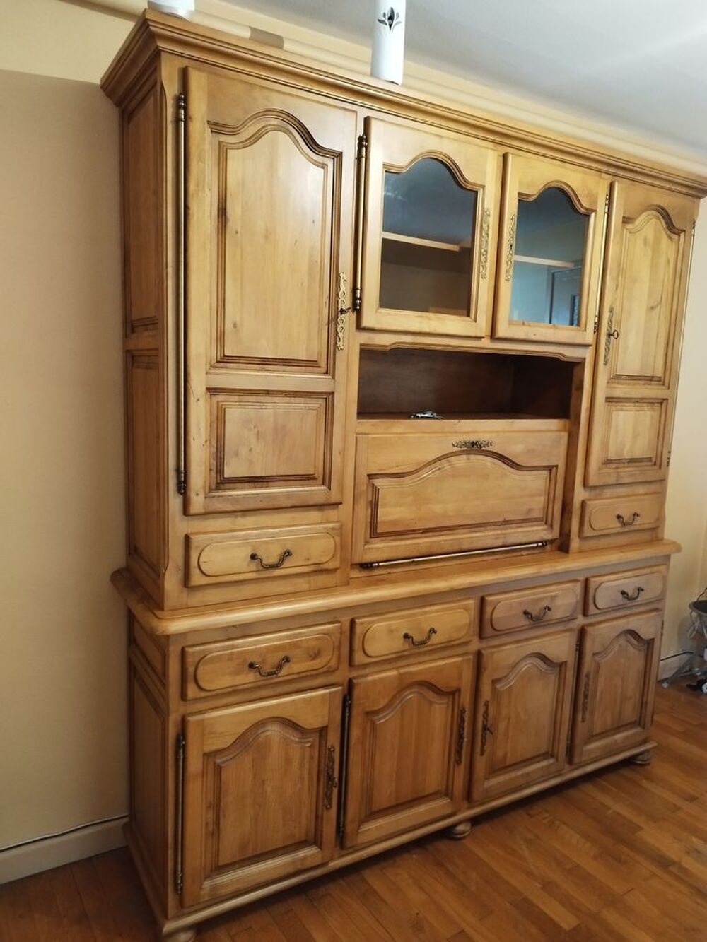 Tr&egrave;s beau buffet Meubles