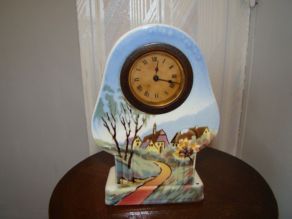 Pendule / Pendulette en fa&iuml;ence -Art d&eacute;co
Décoration