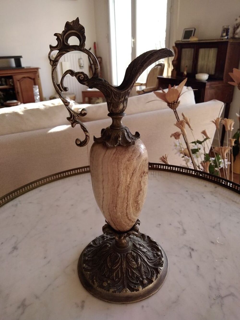 Aigui&egrave;re en pierre et m&eacute;tal (&eacute;tain ?) Décoration