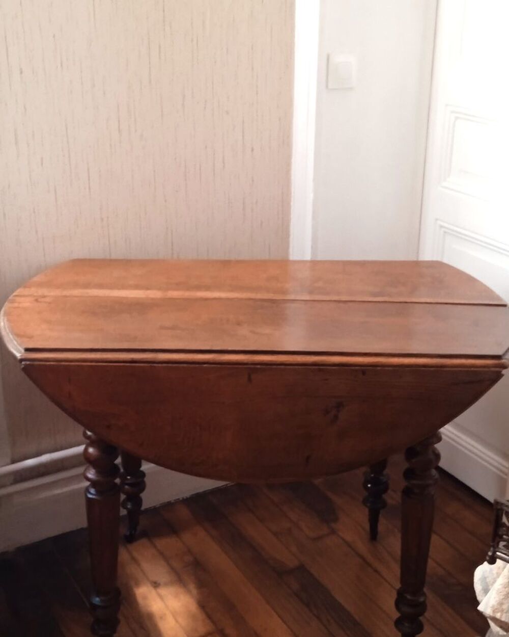 Table de style Louis Philippe en Noyer massif Meubles