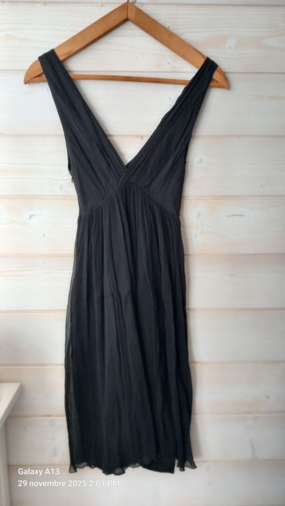 10 € la robe ou 25 € les 3 robes Vêtements