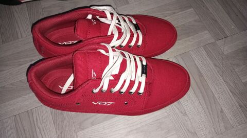 Chaussures neuf rouge jamais port� 30 Clichy (92)
