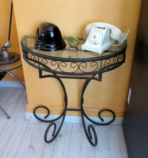 Console demi-lune en verre/m�tal (1� mod�le) Troc possible. 0 Saint-�lix-le-Ch�teau (31)