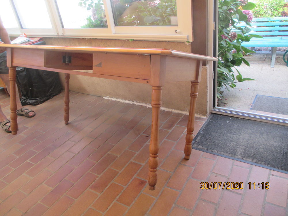 TABLE EN PIN Meubles